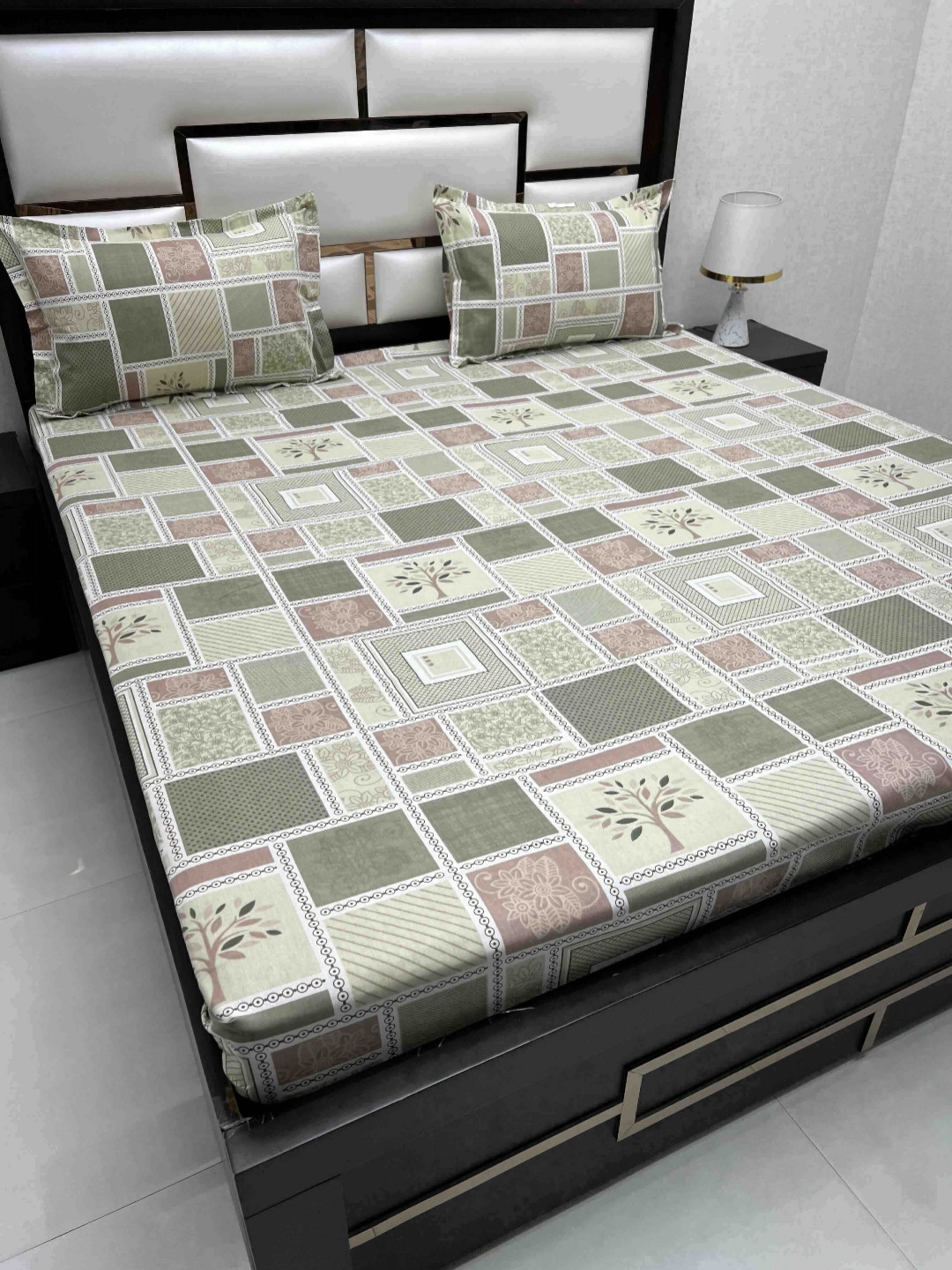 

Pure Decor Passion Green Printed Pure Cotton 230 TC Queen Bedsheet Set 2.26 m x 2.55 m