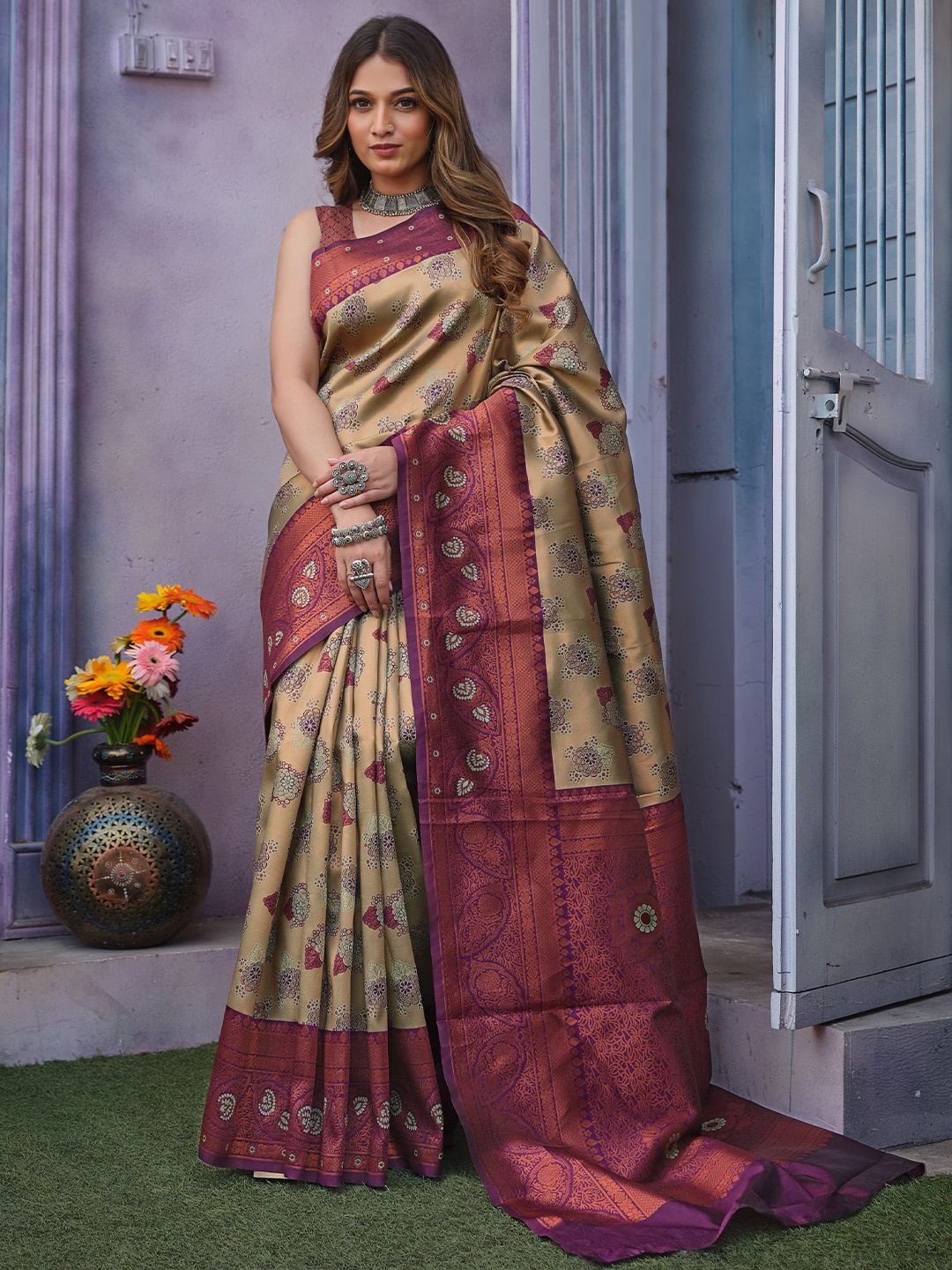 

Jinax Woven Design Zari Pure Silk Banarasi Saree, Cream