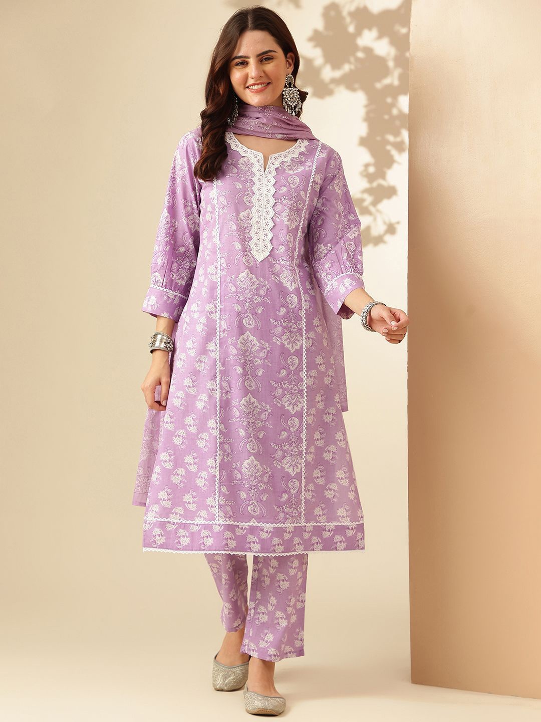 

EthniFlair Women Floral Printed Regular Thread Work Pure Cotton Kurta with Patiala & With Dupatta, Lavender