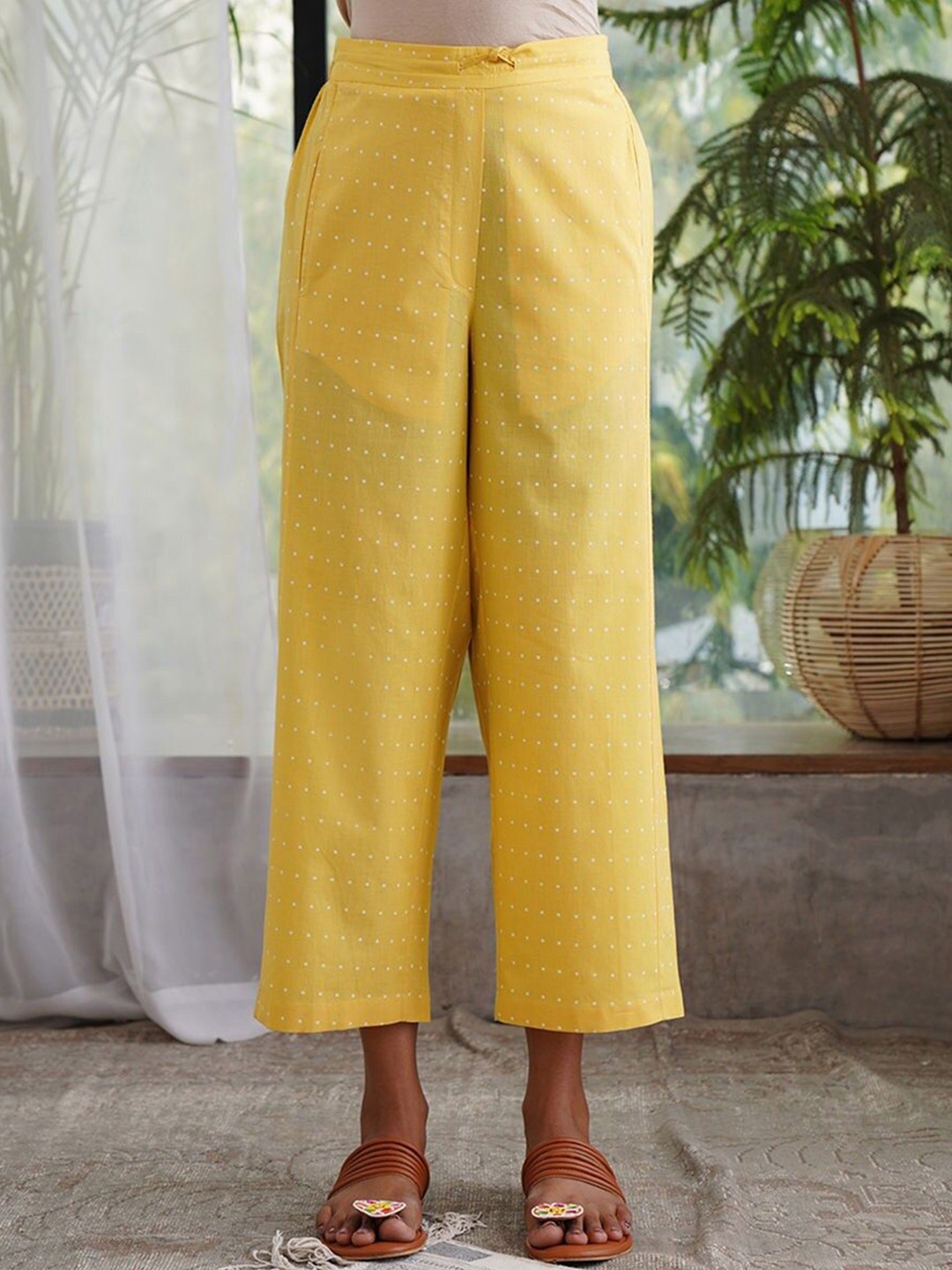 

JAYPORE Women Printed Trousers, Yellow