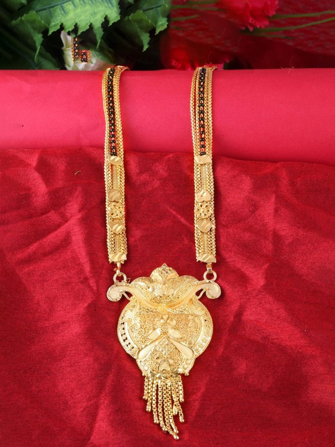 

DIVASTRI Gold-Plated Artificial Beads Mangalsutra