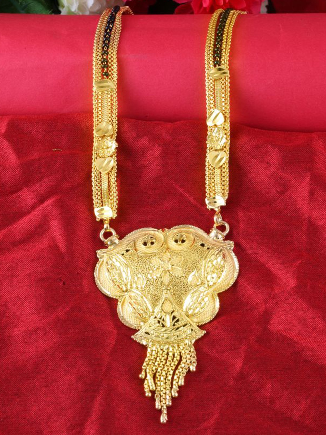 

DIVASTRI Gold-Plated Artificial Beads Mangalsutra