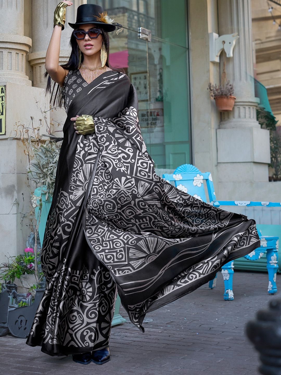 

Ishin Ethnic Motifs Printed Satin Saree, Black