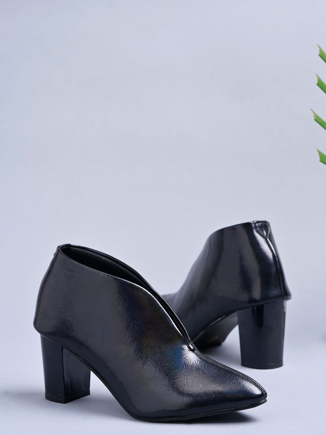 

Shoetopia Girls Block Pumps with Bows, Black