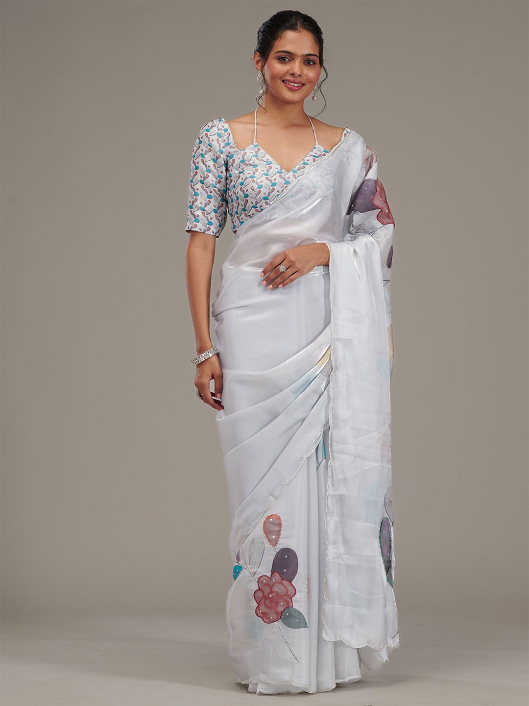 

Koskii Embroidered Tissue Saree, Grey