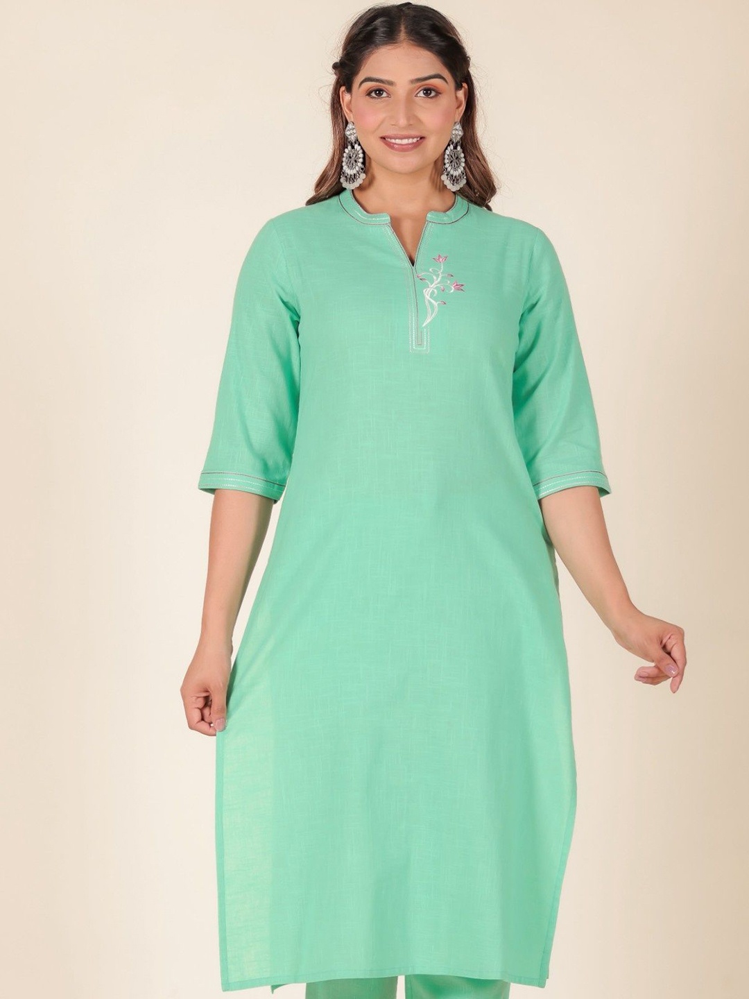 

Aramya Women Thread Work Kurta, Green