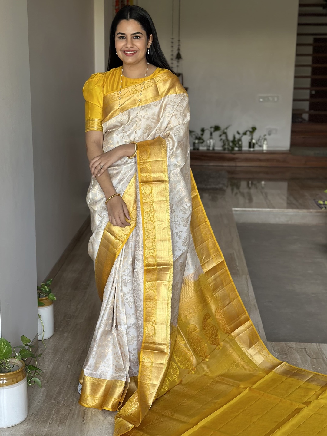 

Jinax Woven Design Zari Pure Silk Banarasi Saree, Cream