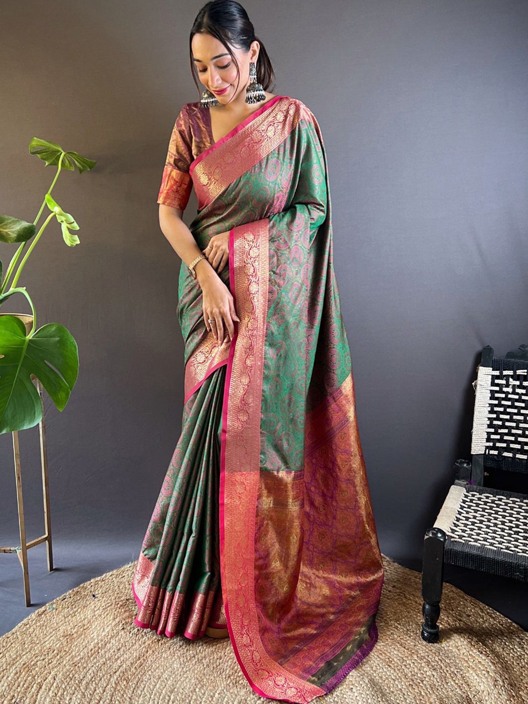 

Mitera Woven Design Zari Saree With Unstitched Blouse Piece, Green