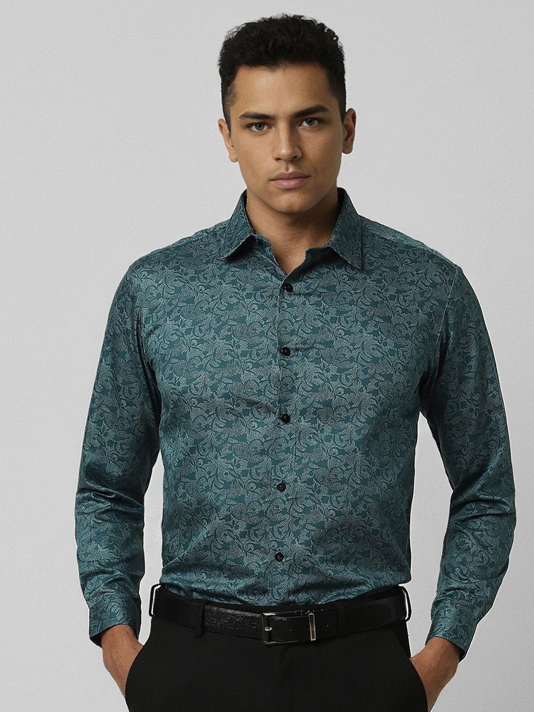 

V Dot Men Slim Fit Opaque Printed Formal Shirt, Green