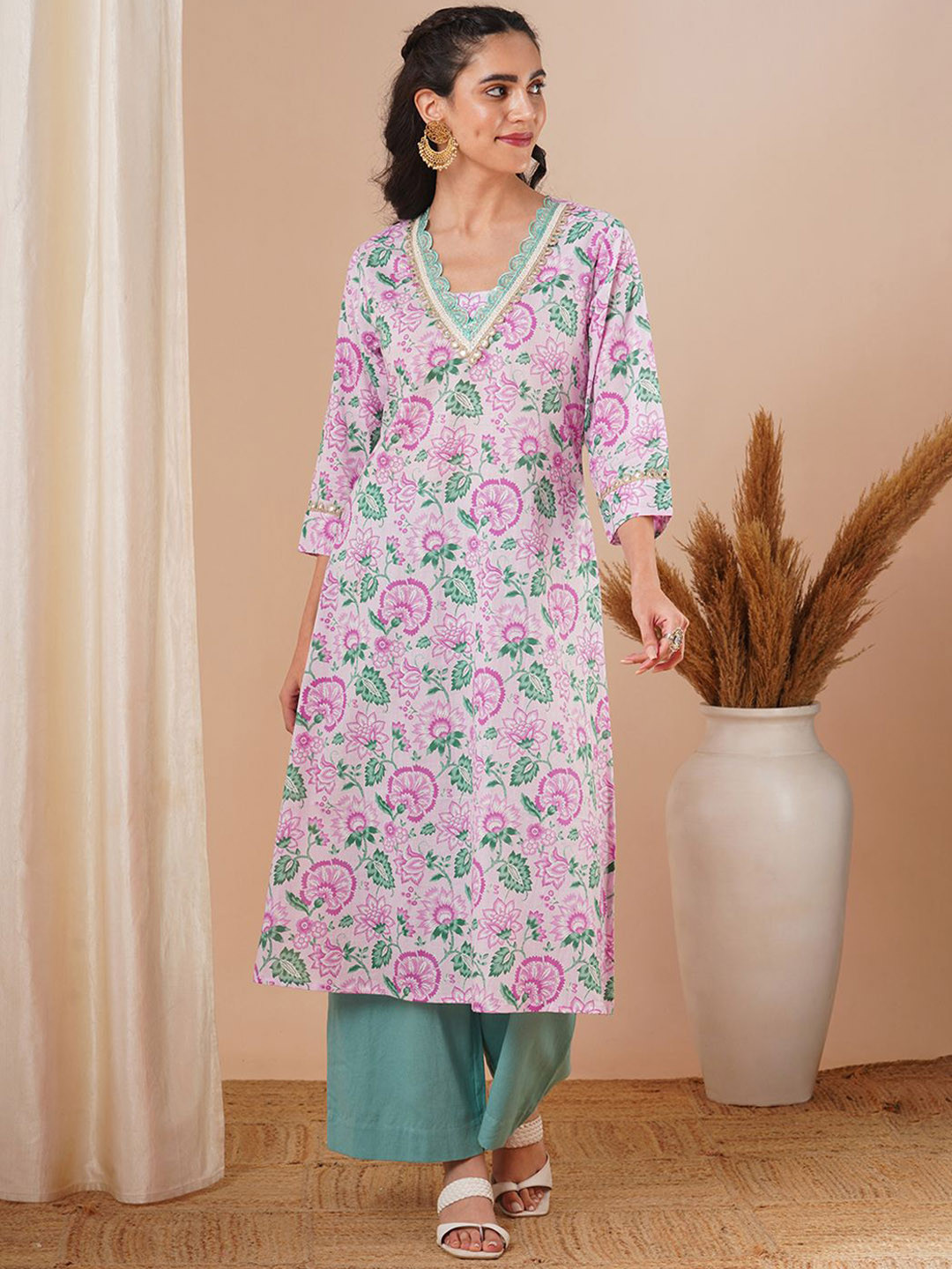 

FASHOR Women Floral Printed Thread Work Kurta, Pink