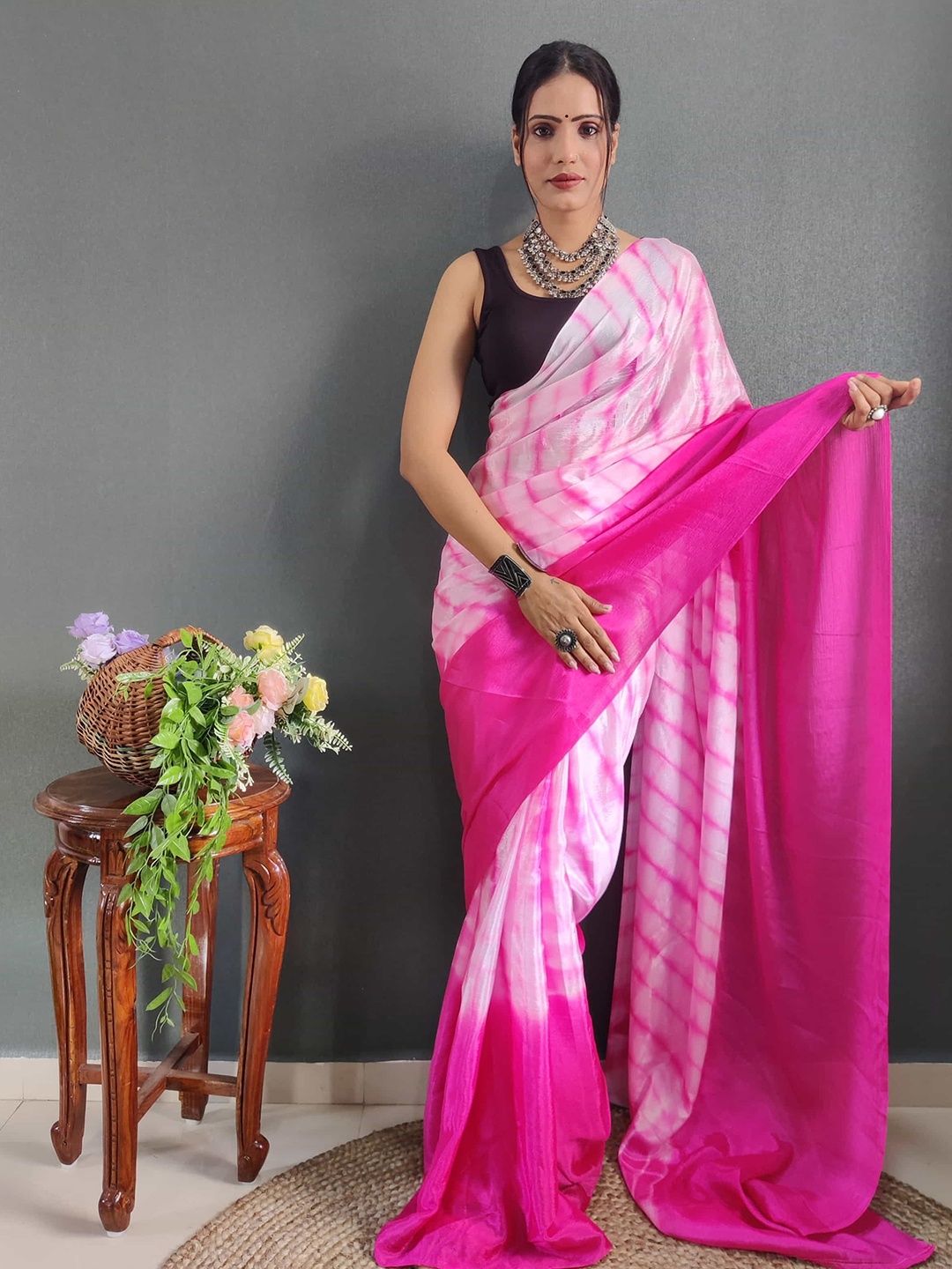 

KALINI Floral Printed Ready to Wear Jamdani Saree, Pink