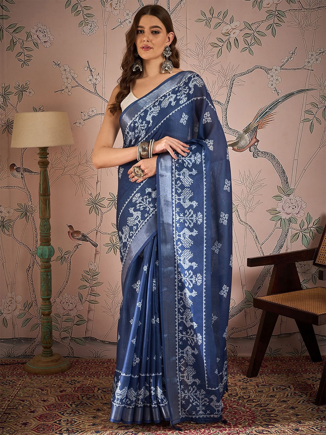 

Ariya Prints Ethnic Motifs Zari Linen Blend Saree, Navy blue