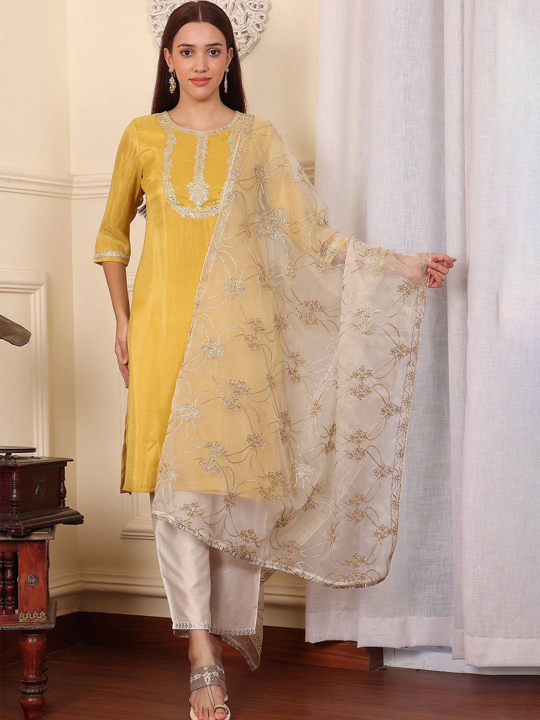 

W Dupatta with Zari, White