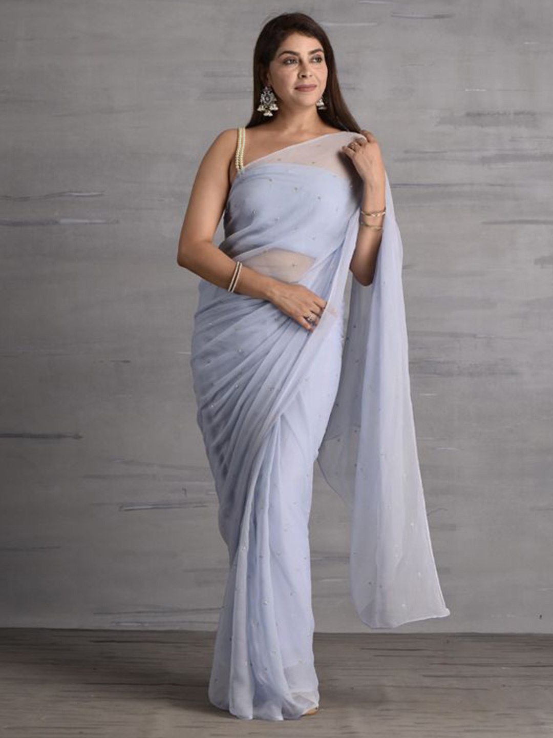 

sutra attire Embellished Sequinned Pure Chiffon Saree, Grey