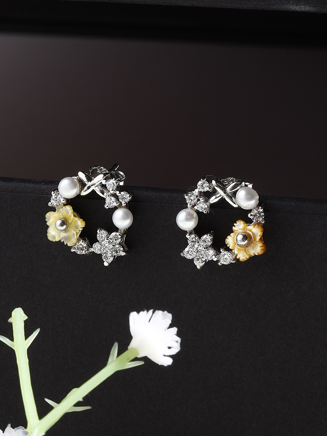 

DIAVO Rhodium Plated Silver Plated Floral Studs Earrings