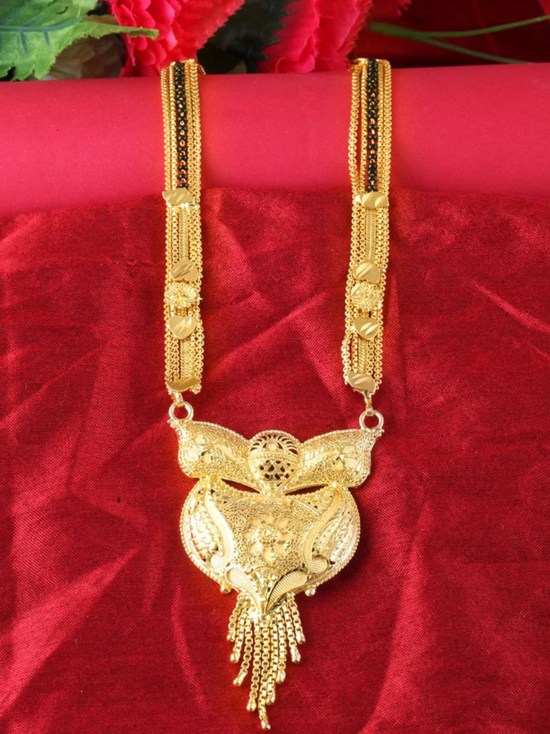 

DIVASTRI Gold-Plated Artificial Beads Mangalsutra