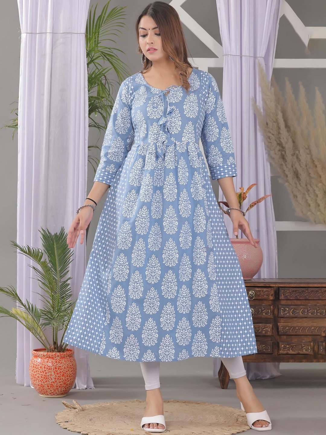 

Kairab Women Floral Printed Thread Work Anarkali Kurta, Blue