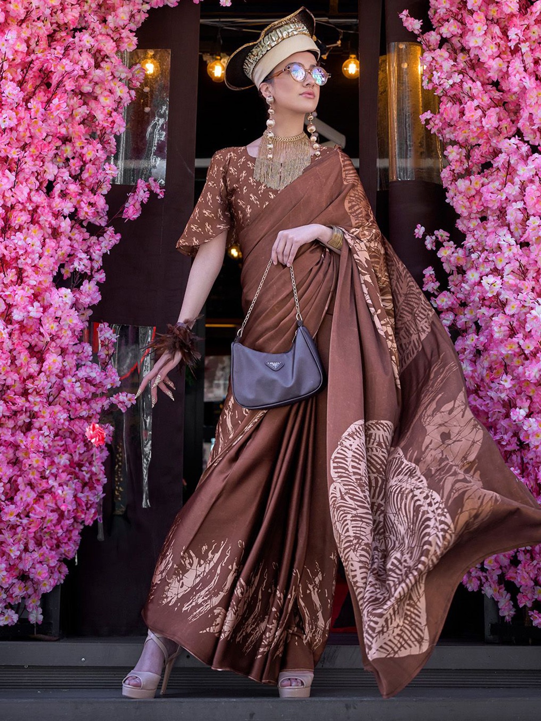 

Ishin Abstract Printed Satin Saree, Brown