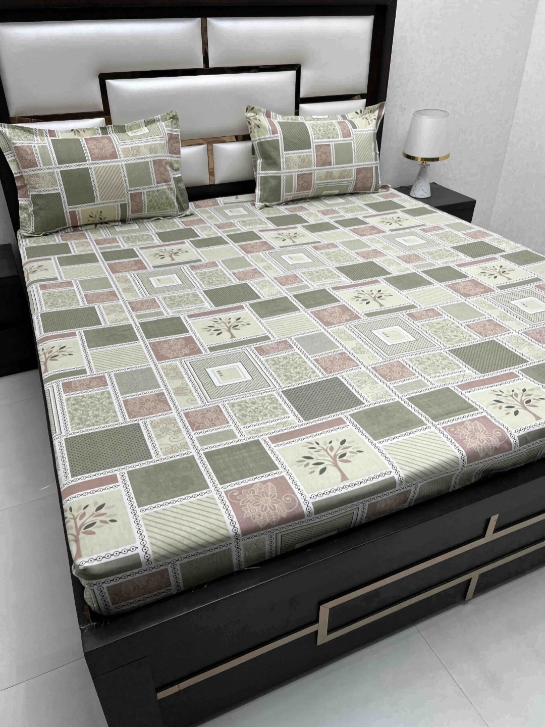 

Pure Decor Passion Green Printed Pure Cotton 200 TC Queen Bedsheet Set 2.25 m x 2.56 m