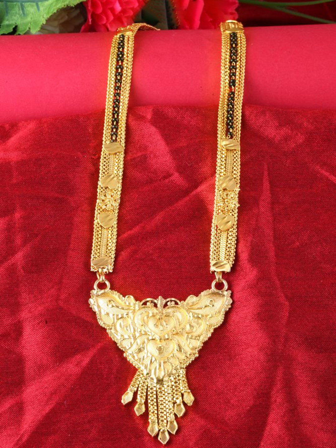 

DIVASTRI Gold-Plated Artificial Beads Mangalsutra