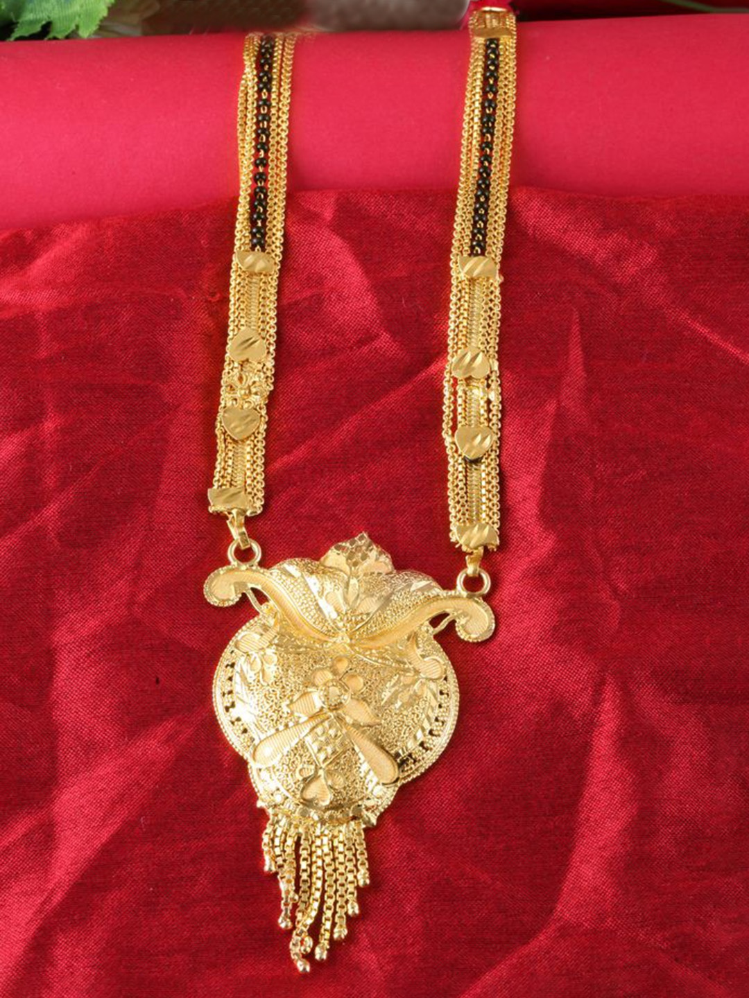 

DIVASTRI Gold-Plated Artificial Beads Mangalsutra