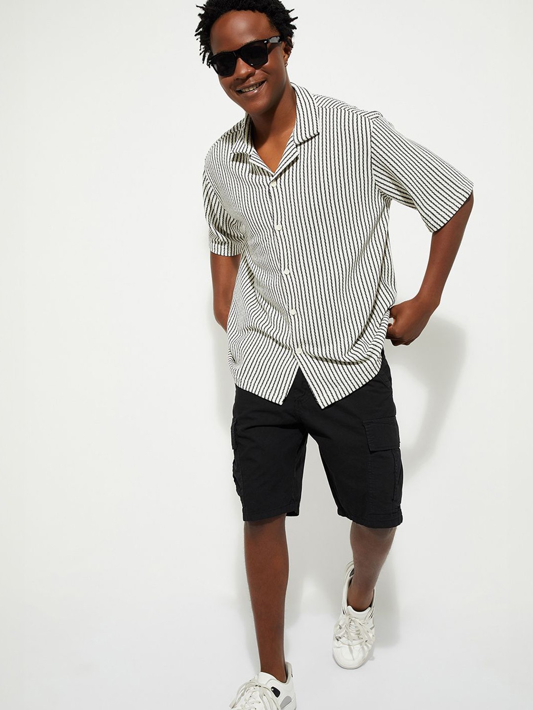 

max URB_N Men Striped Slim Fit Shirt, Off white