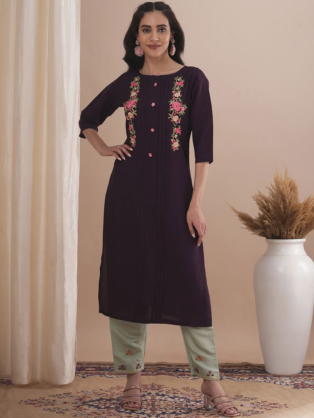 

FASHOR Women Floral Embroidered Sequinned Kurta, Burgundy