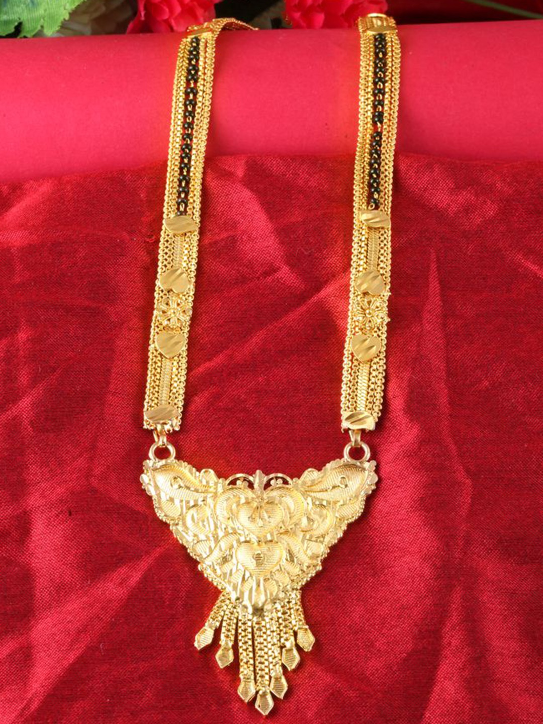 

DIVASTRI Gold-Plated Artificial Beads Mangalsutra