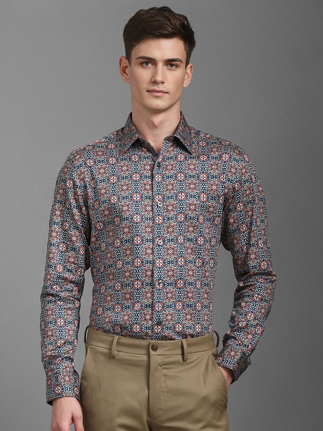

Louis Philippe Men Classic Floral Opaque Printed Formal Shirt, Navy blue