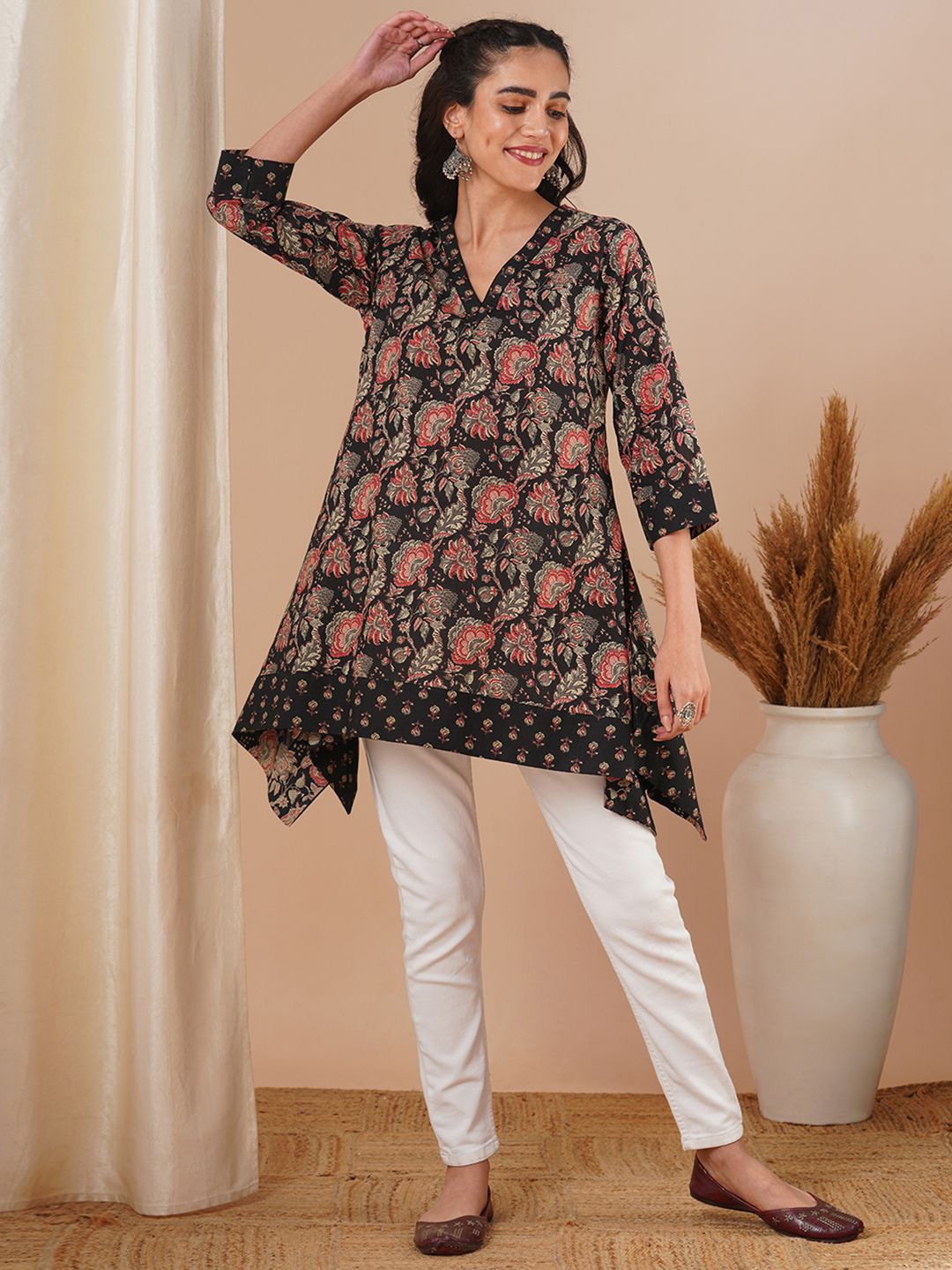 

FASHOR Women Floral Printed V-Neck Pure Cotton A-Line Kurti, Black