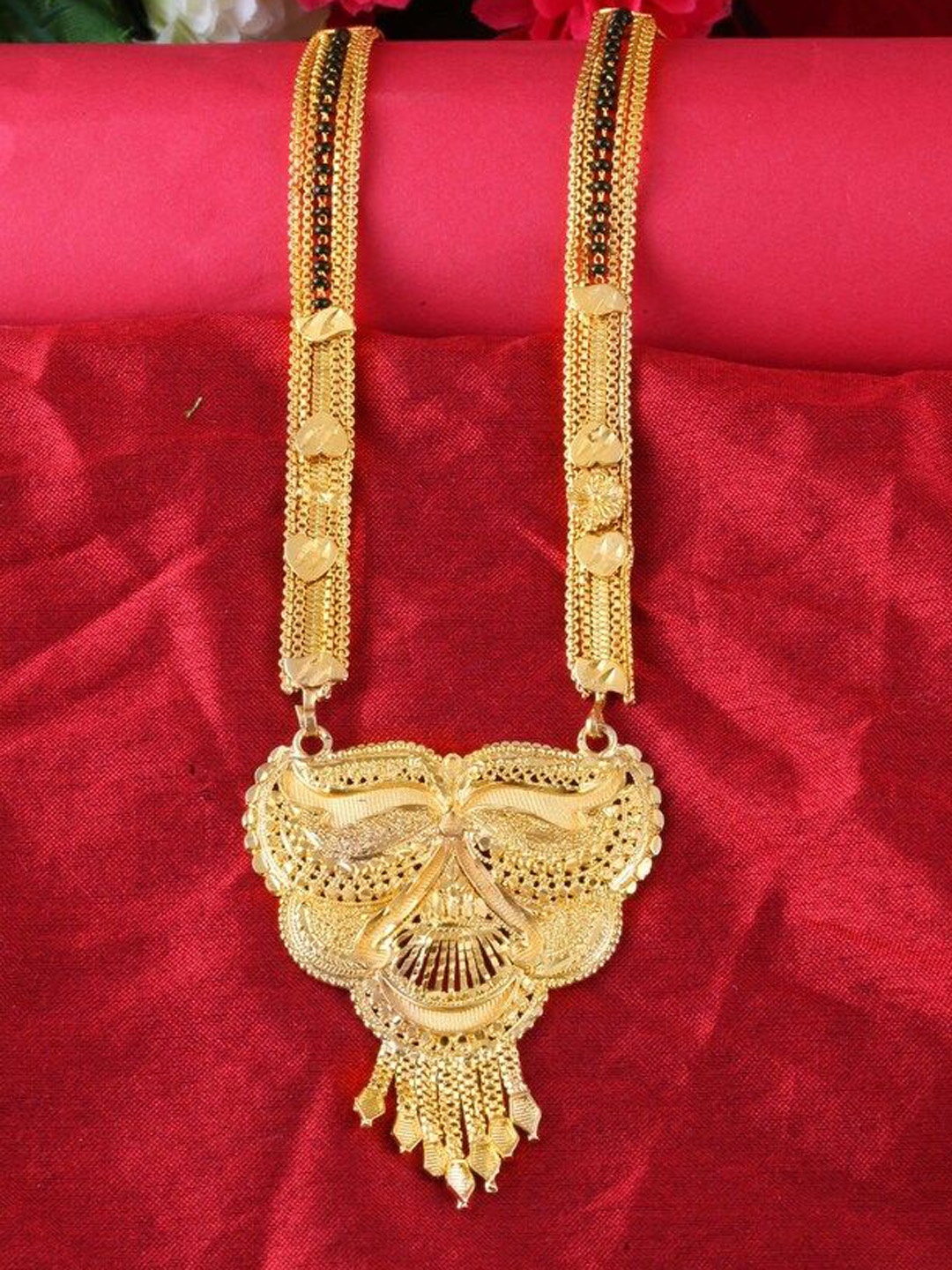 

DIVASTRI Gold-Plated Artificial Beads Mangalsutra