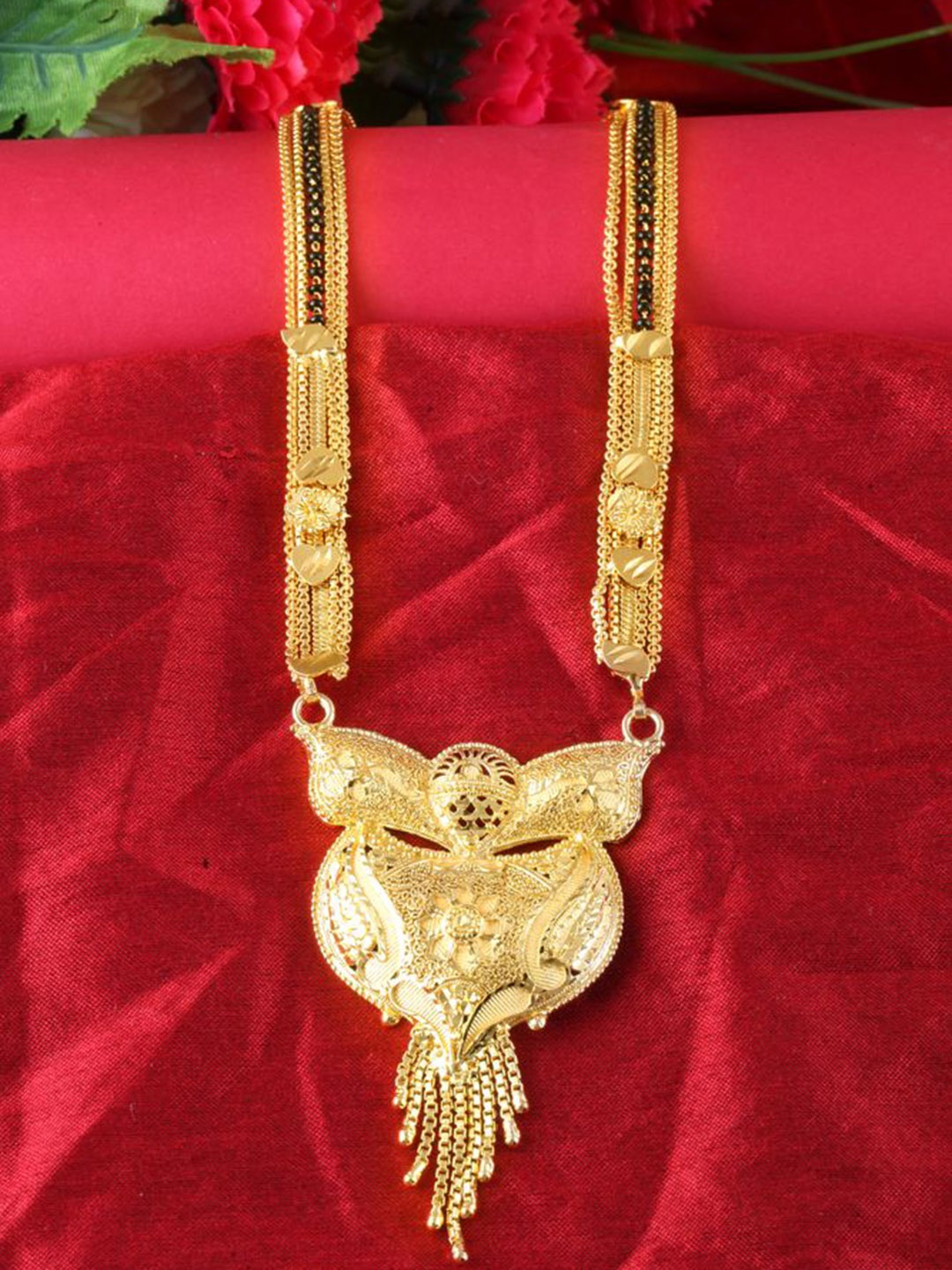 

DIVASTRI Gold-Plated Artificial Beads Mangalsutra