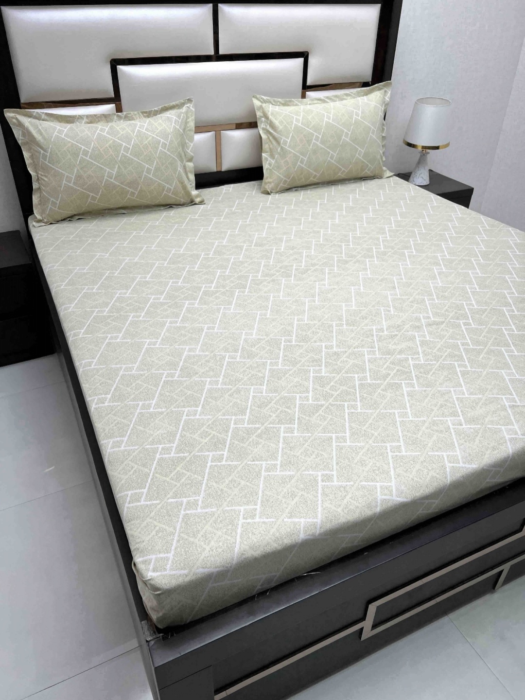 

Pure Decor Passion Green Geometric Pure Cotton 220TC Queen Bedsheet Set 2.26 m x 2.54 m