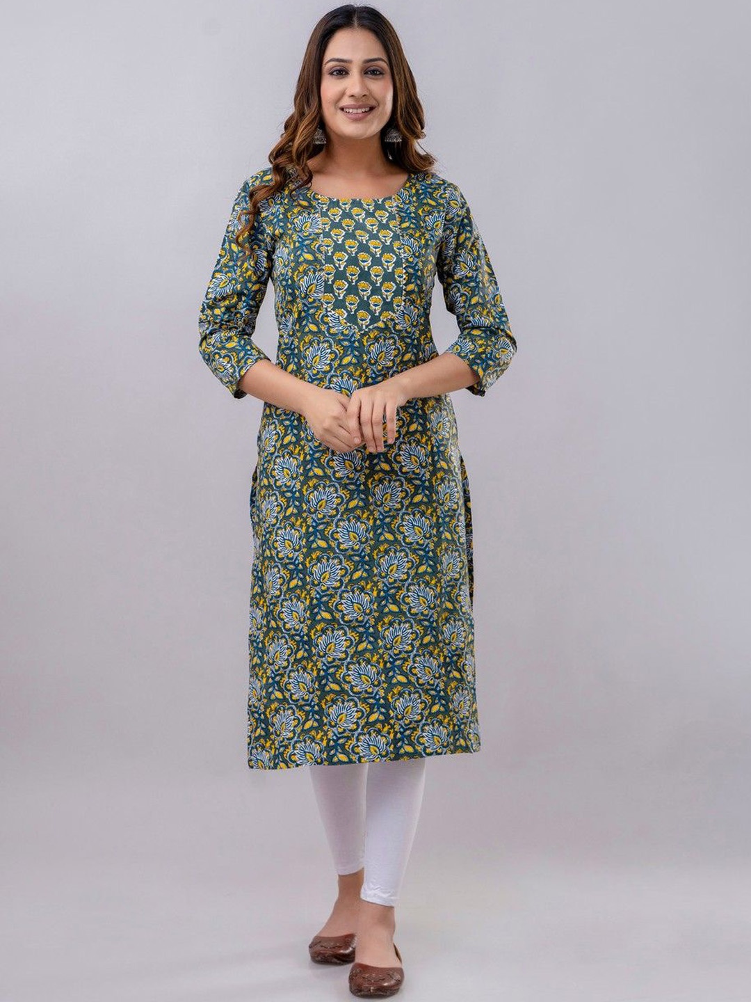 

Kairab Women Geometric Flared Sleeves Thread Work Kurta, Green