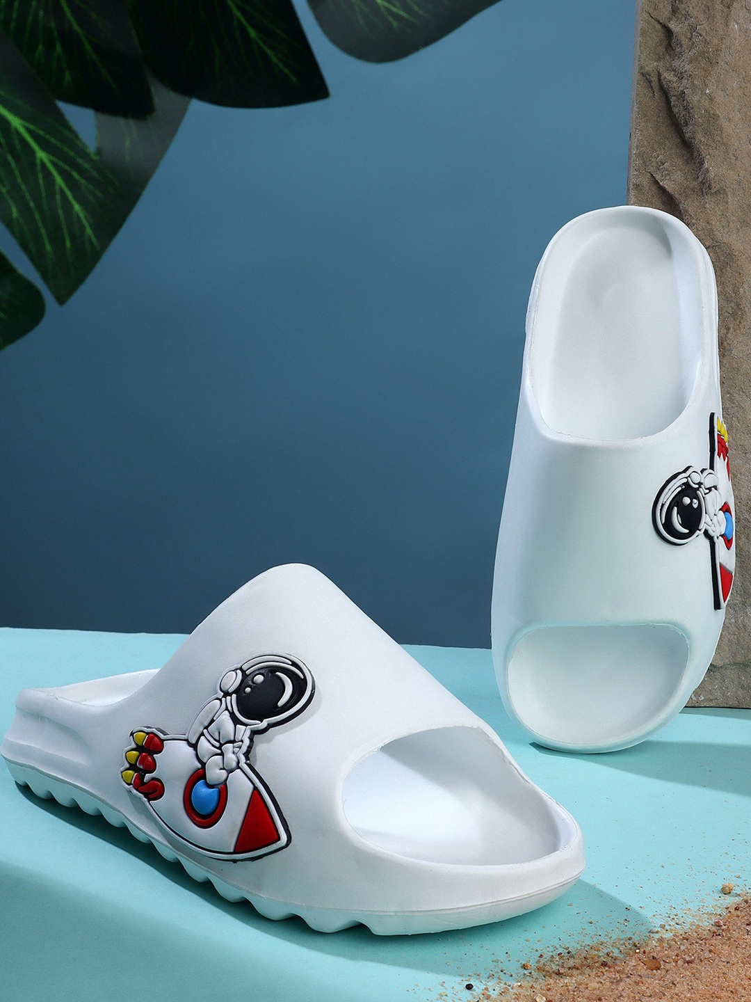 

KAPYANSH Men Printed Rubber Sliders, White