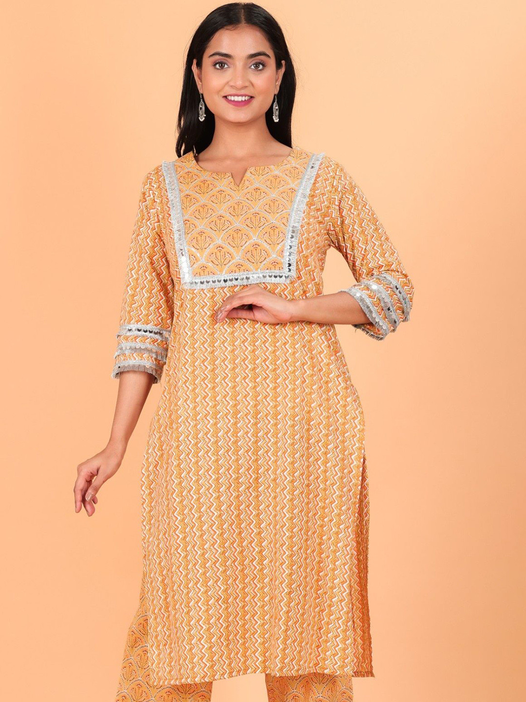 

Aramya Women Chevron Printed Thread Work Kurta, Green