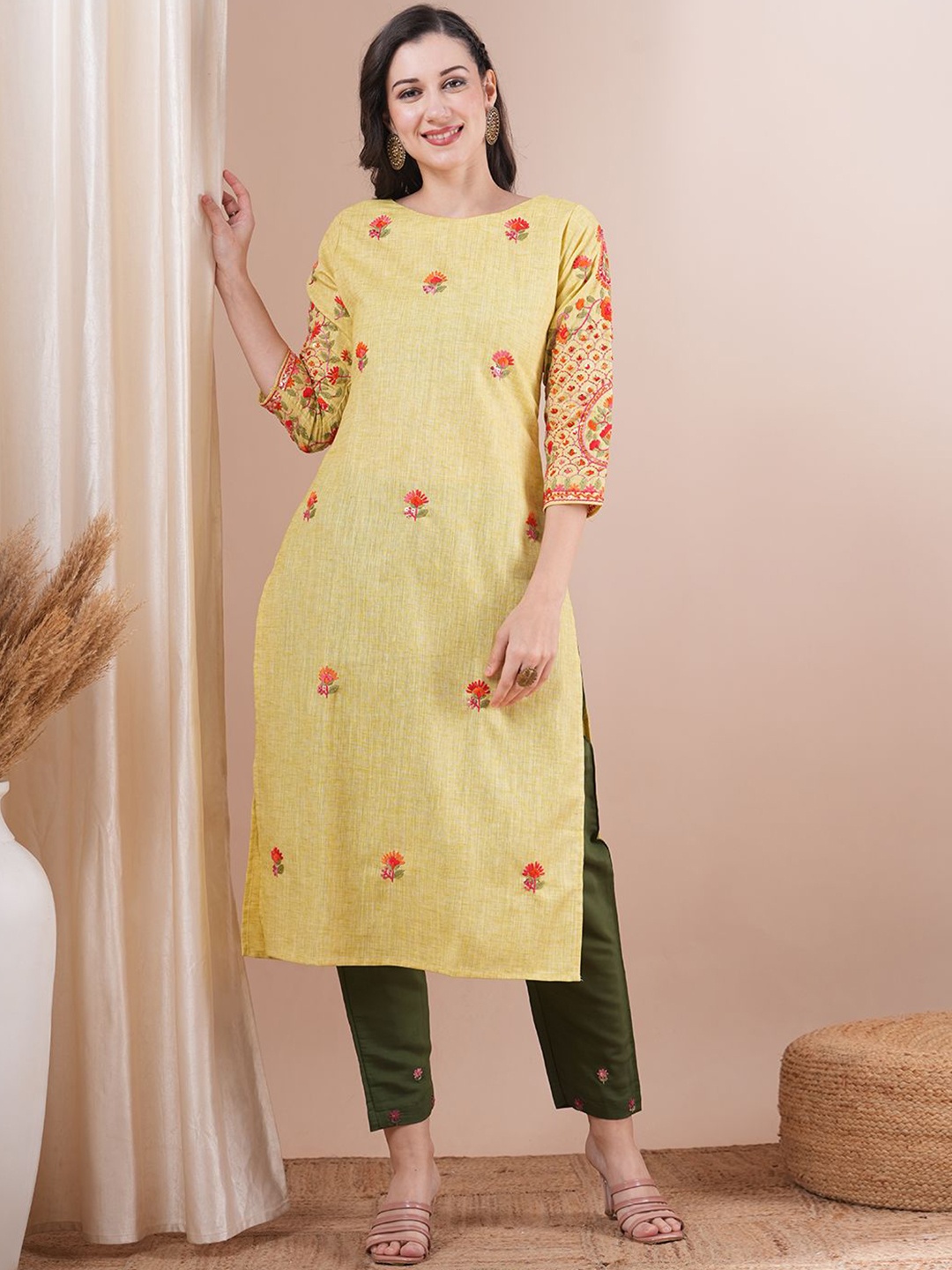 

FASHOR Women Floral Embroidered Thread Work Kurta, Yellow
