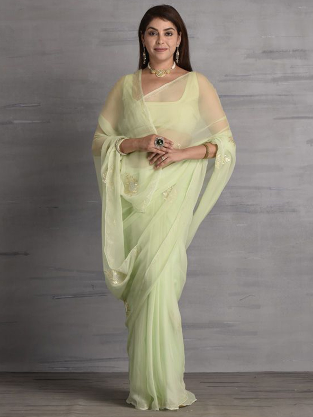 

sutra attire Embellished Embroidered Pure Chiffon Saree, Green