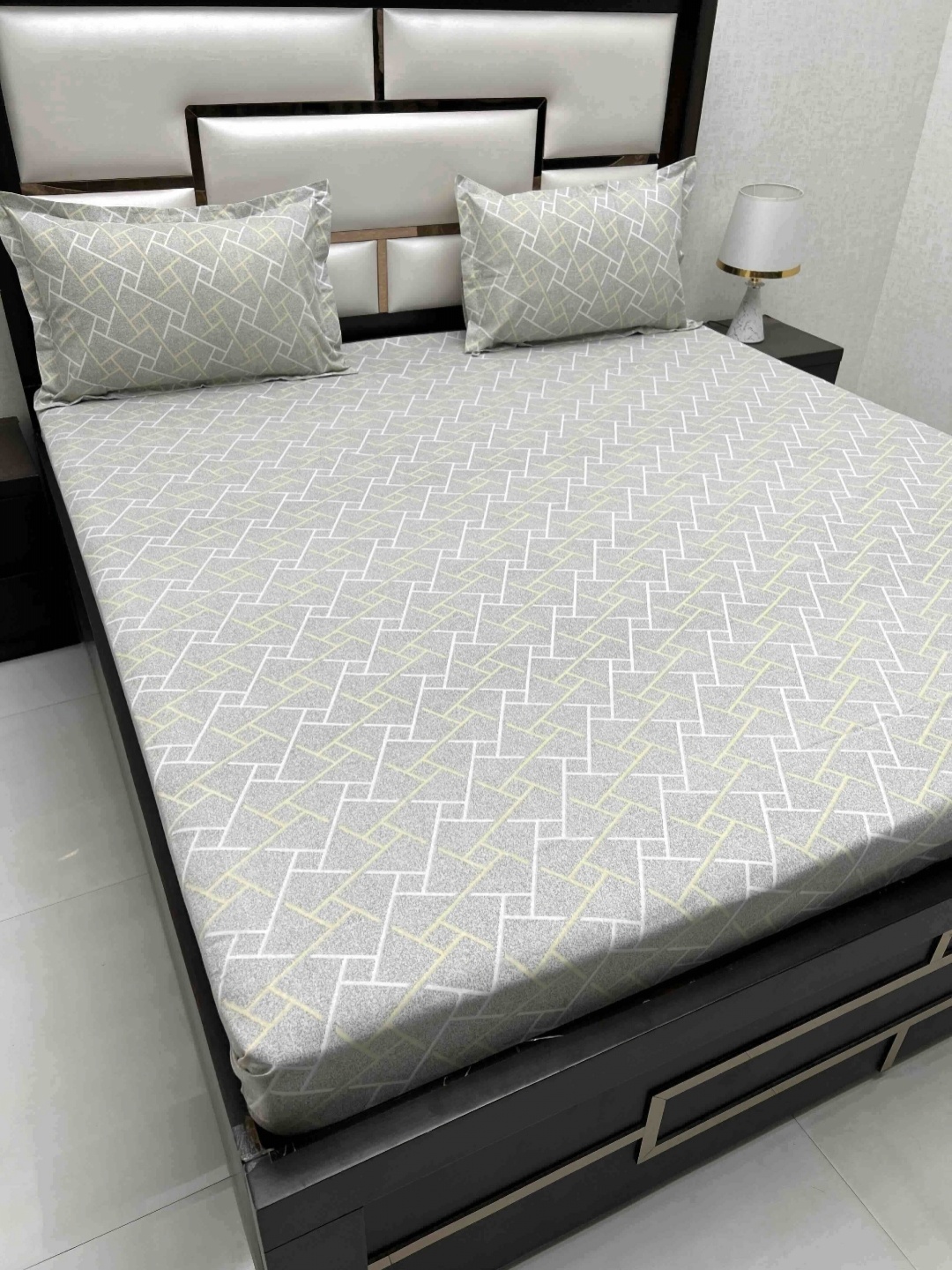 

Pure Decor Passion Grey Geometric Pure Cotton 210TC Queen Bedsheet Set 2.25 m x 2.55 m