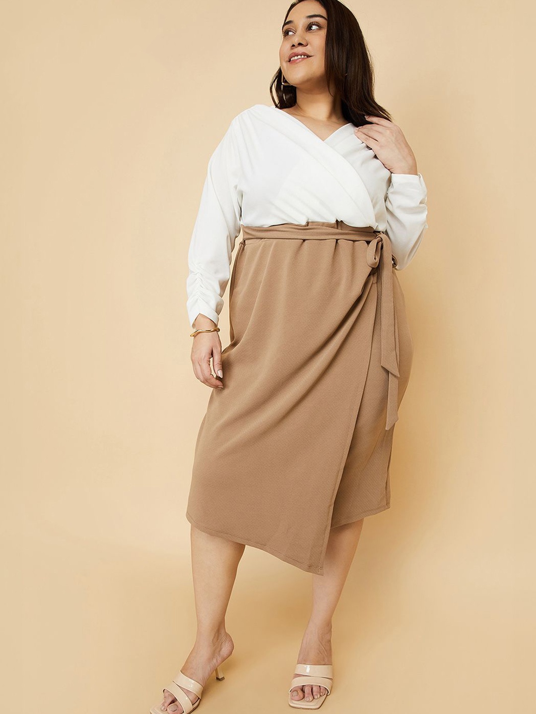 

max Women Colourblocked Plus Size Wrap Dress, Beige