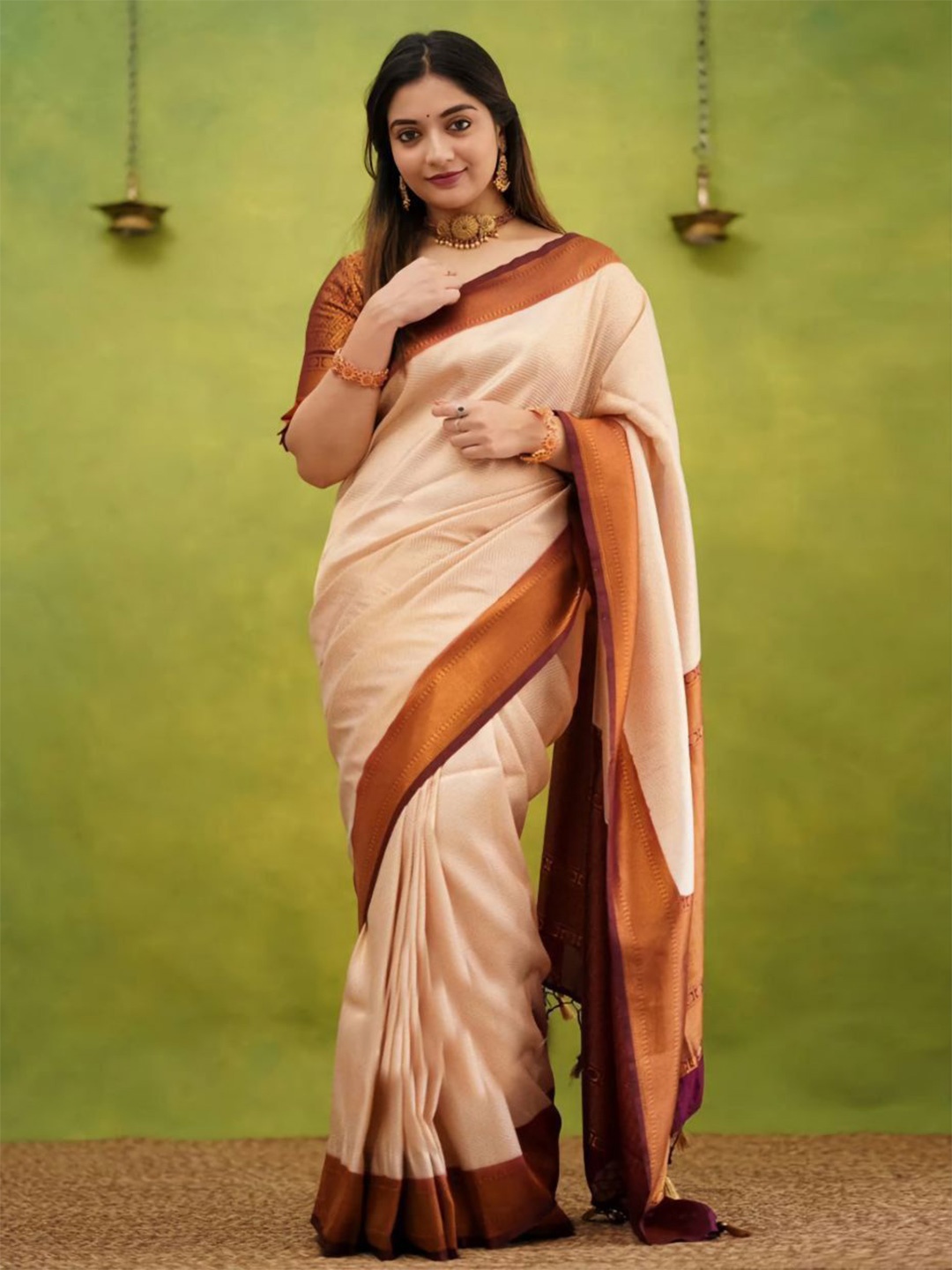 

Jinax Woven Design Zari Pure Silk Banarasi Saree, Cream