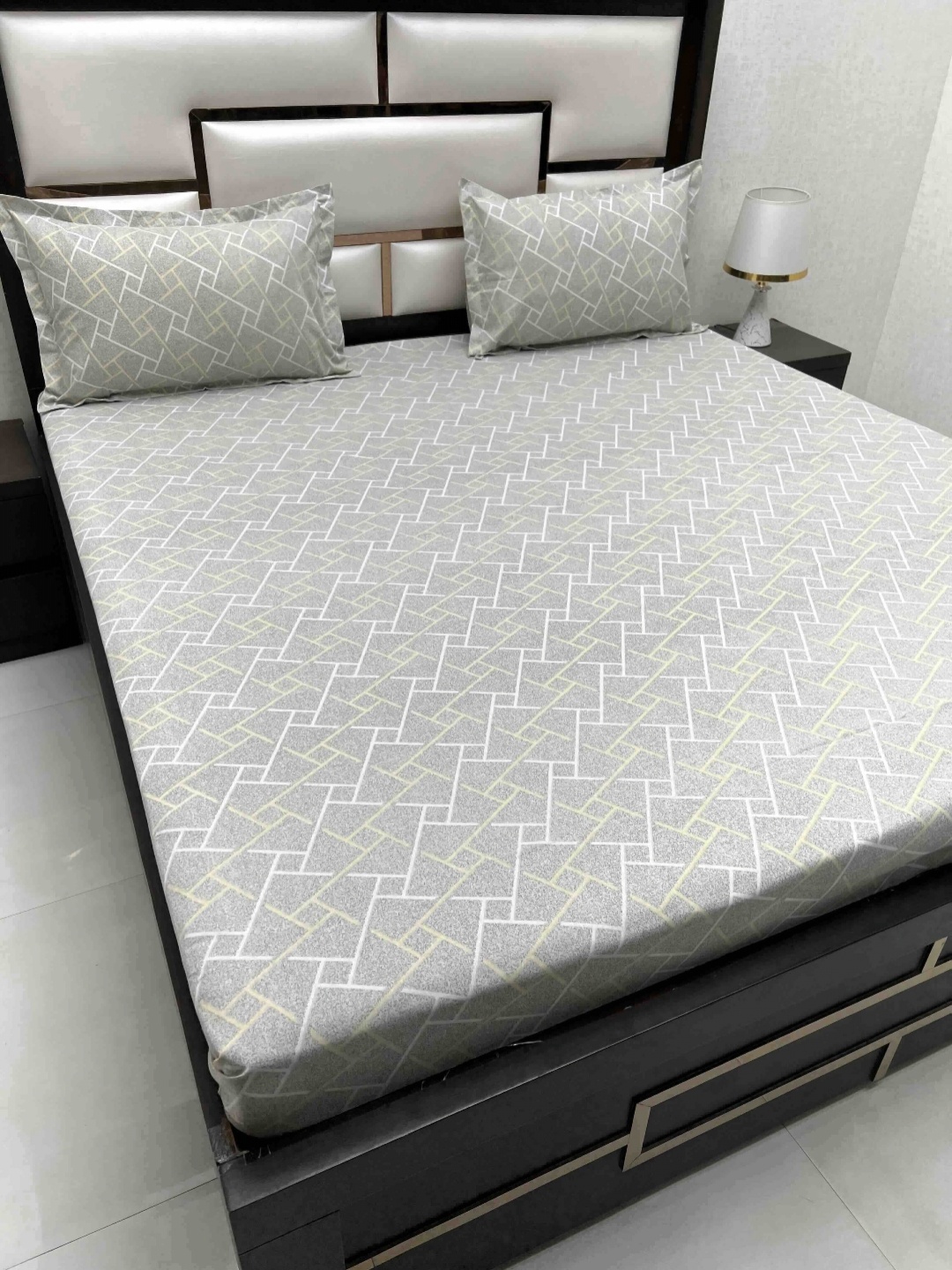 

Pure Decor Passion Grey Printed Pure Cotton 200 TC Queen Bedsheet Set 2.25 m x 2.56 m