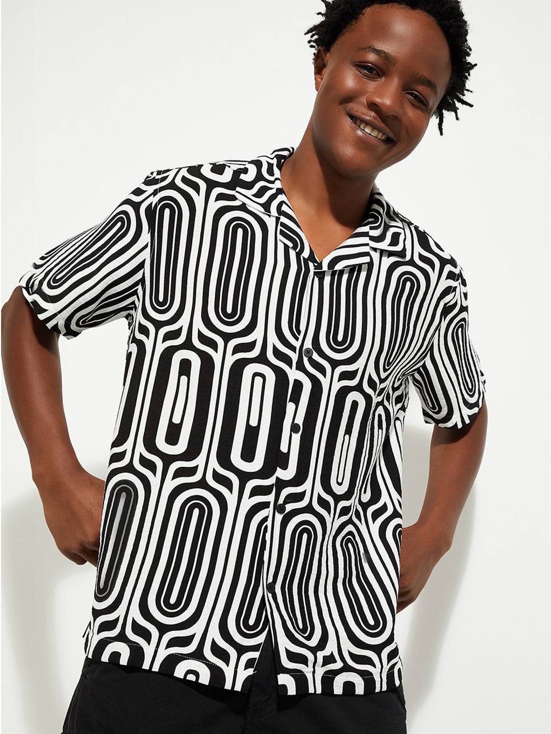 

Max URB_N Men Printed Slim Fit Shirt, Black