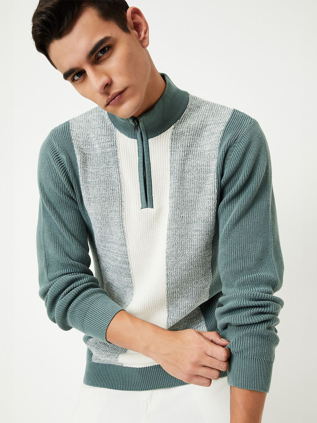 

max Men Colourblocked Pullover, Green