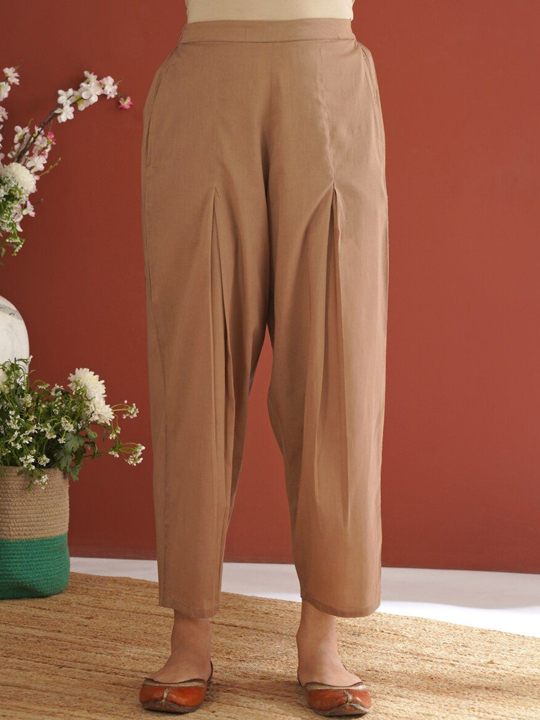 

JAYPORE Women Printed Pleated Trousers, Brown