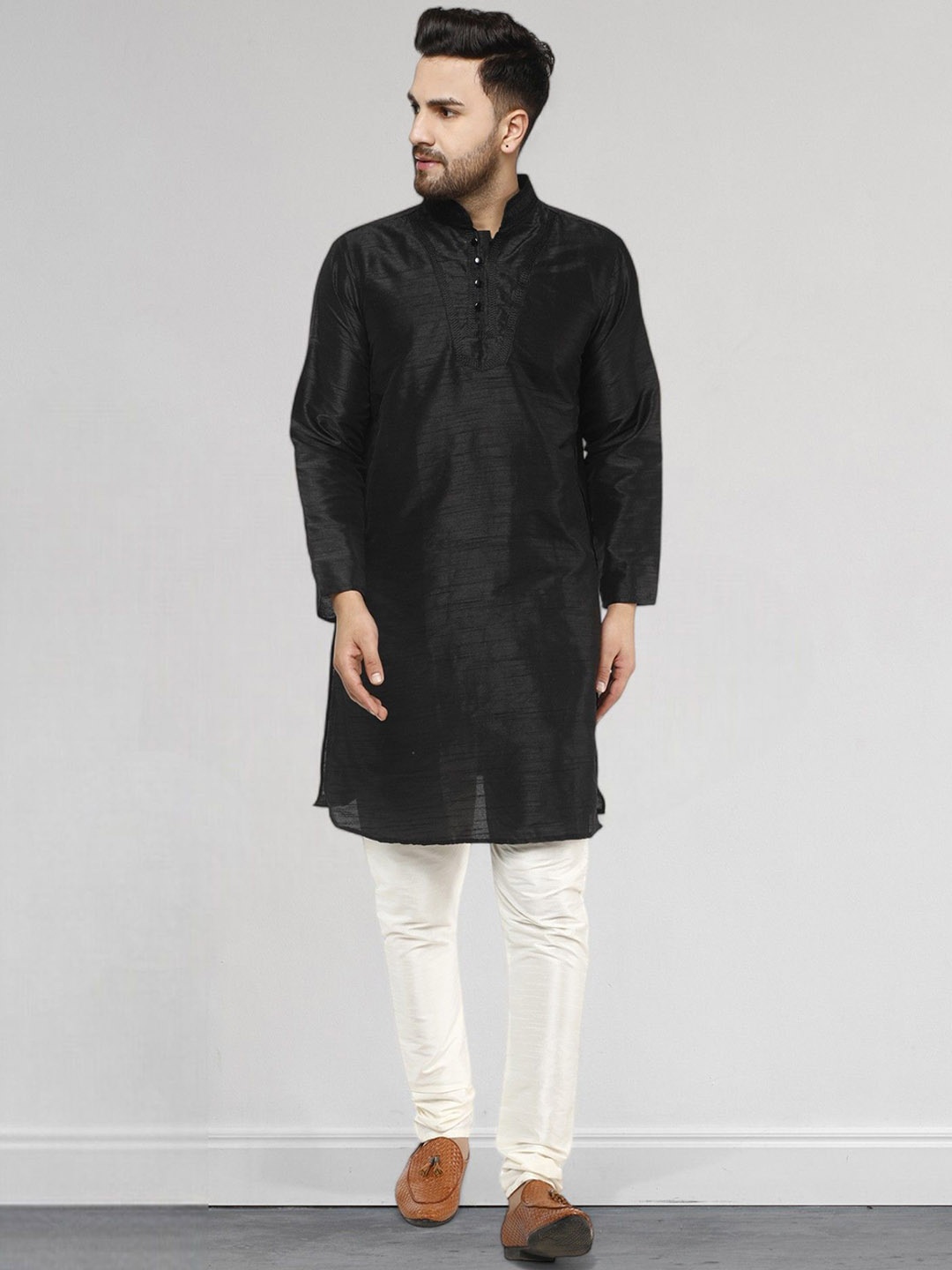 

SKAVIJ Men Ethnic Motifs Embroidered Regular Thread Work Kurta with Churidar, Black