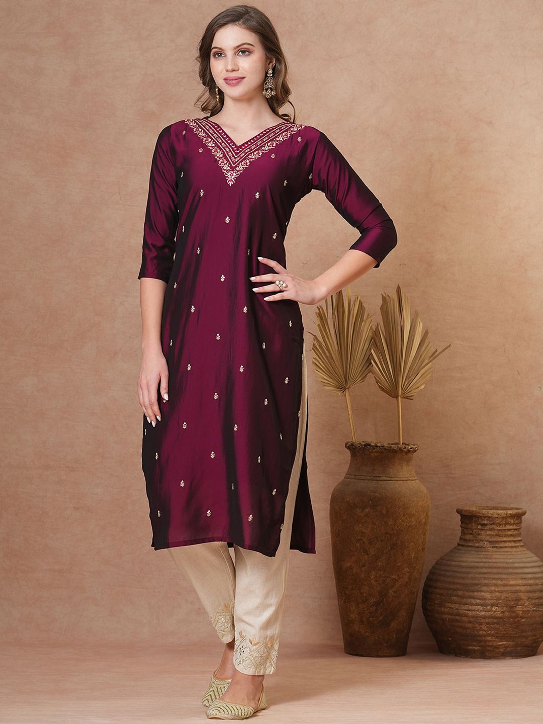 

FASHOR Women Ethnic Motifs Embroidered Sequinned Kurta, Burgundy