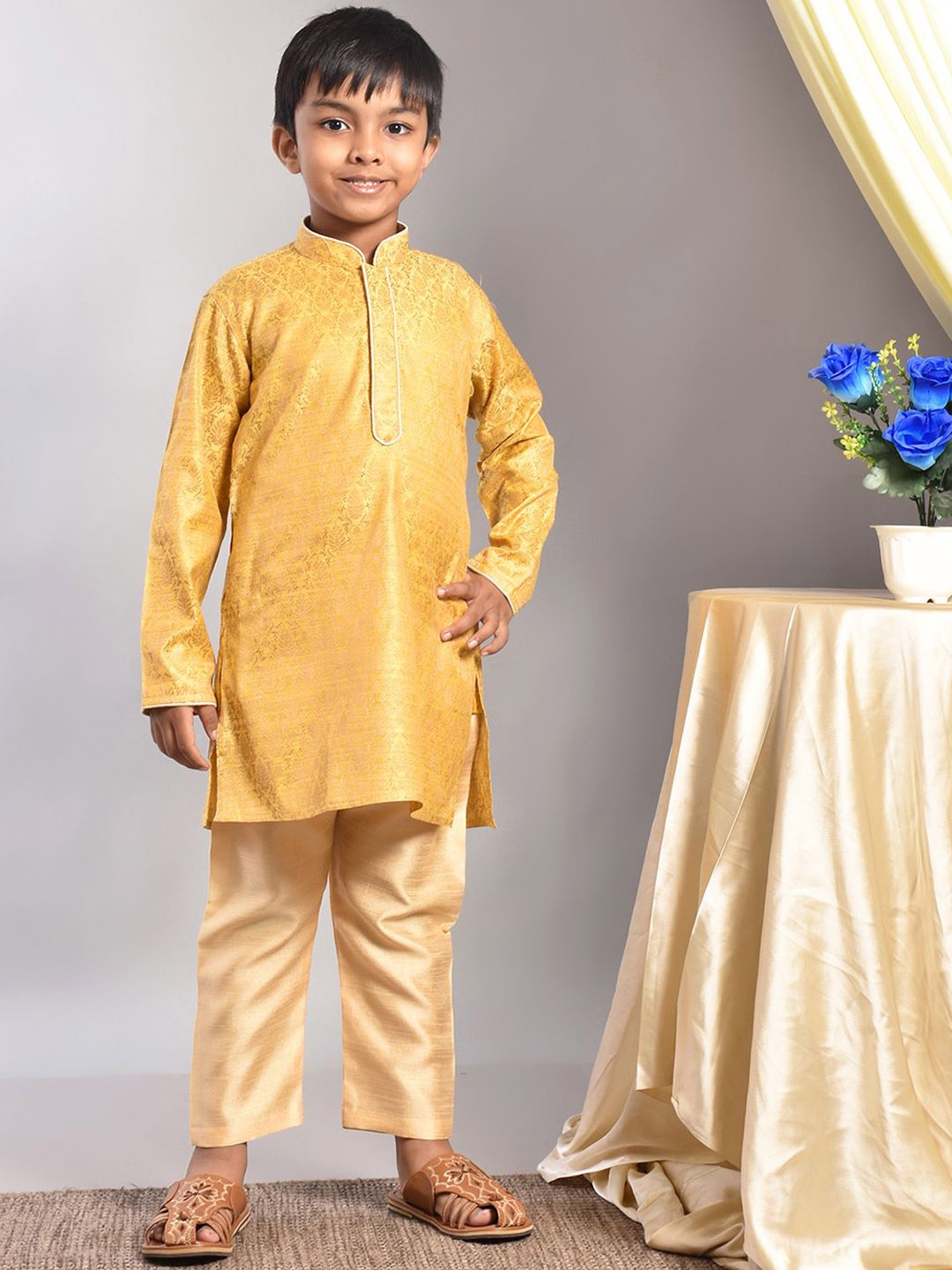 

Pehanaava Boys Regular Kurta with Trousers, Yellow