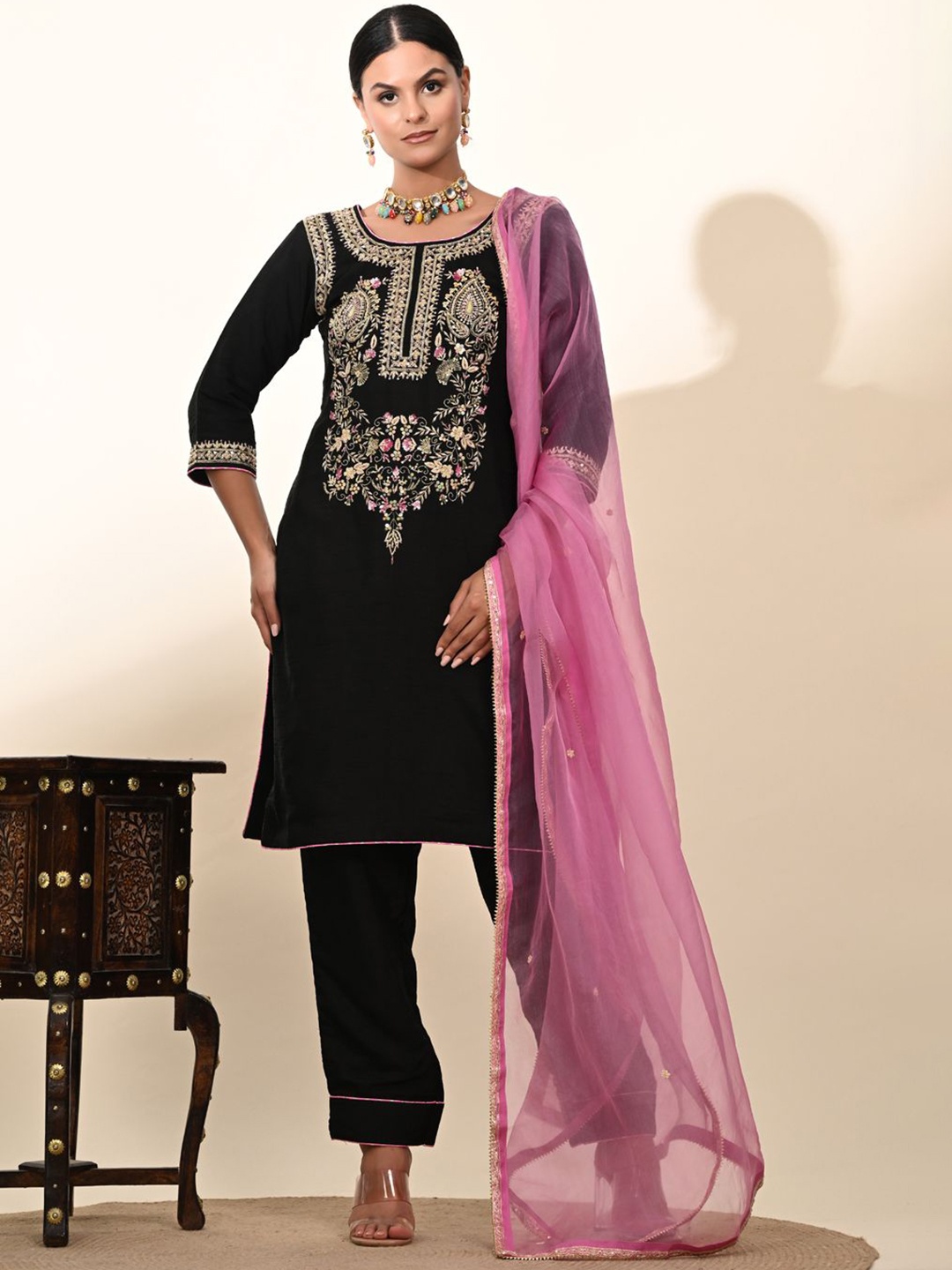 

ZARIKALI Women Floral Embroidered Regular Thread Work Silk Crepe Kurta with Trousers & With Dupatta, Black