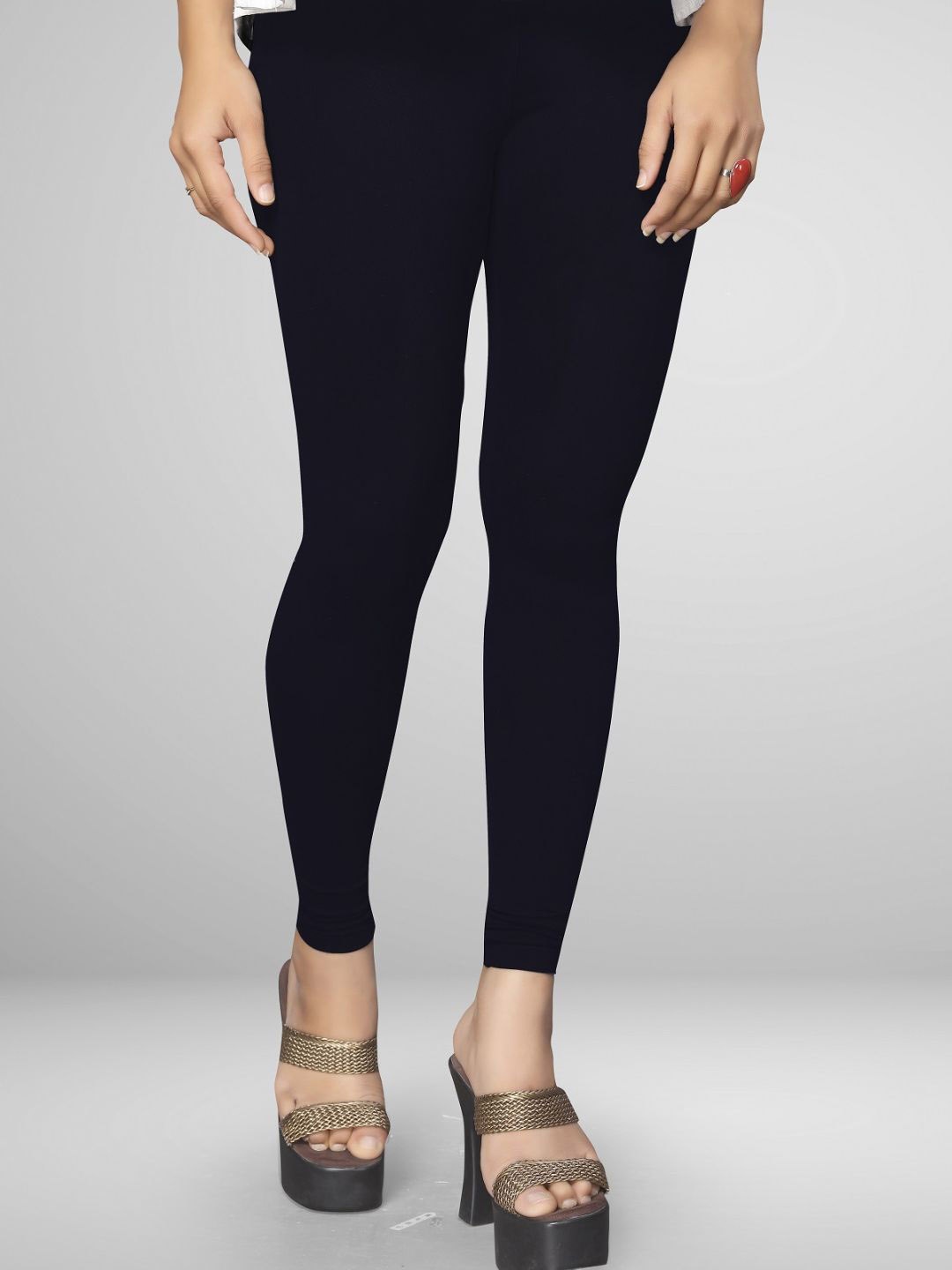 

MANTICORE Slim-Fit Ankle Length Leggings, Black